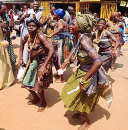 Tanzende Frauen bei einem Festival in Ghana